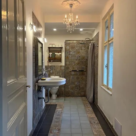 Historical 5-bedroom - Disabled Access *