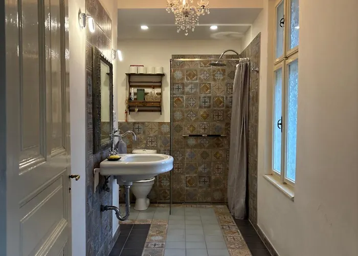 Historical 5-bedroom - Disabled Access *